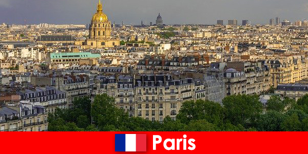 Pelancong suka pusat bandar Paris dengan pameran dan galeri seni