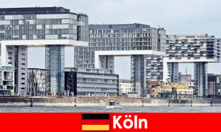 Bangunan bertingkat tinggi di Cologne mengagumkan orang asing