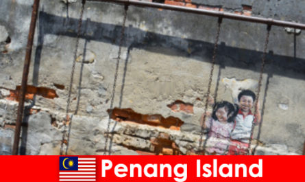 Seni jalanan yang menarik dan pelbagai di Pulau Pinang mengagumkan orang yang tidak dikenali