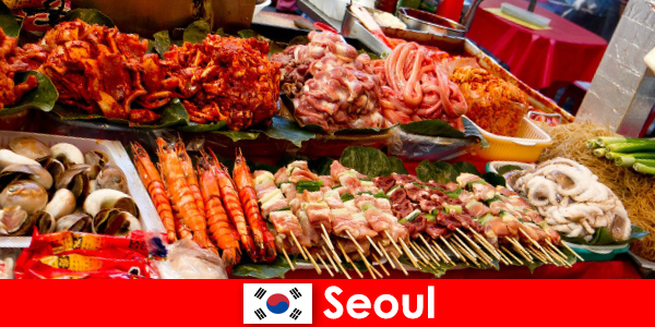 Seoul juga terkenal di kalangan pelancong kerana makanan jalanan yang lazat dan kreatif