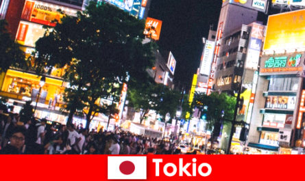 Tokyo kehidupan malam yang sempurna untuk pelancong di bandar cahaya neon yang kerlip