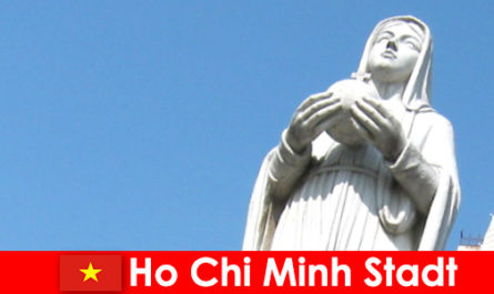 Pusat ekonomi Vietnam Ho Chi Minh destinasi warga asing