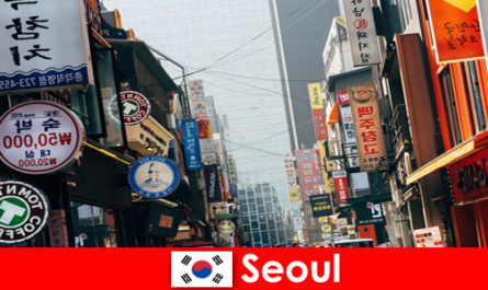 Seoul di Korea bandar menarik lampu dan pengiklanan untuk pelancong malam