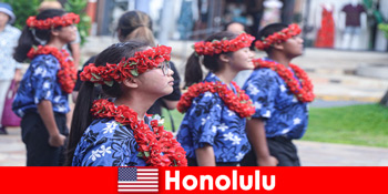 Tetamu asing suka pertukaran budaya dengan penduduk tempatan di Honolulu Amerika Syarikat