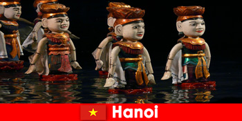 Persembahan terkenal dalam teater boneka air memberi inspirasi kepada orang asing di Hanoi Vietnam
