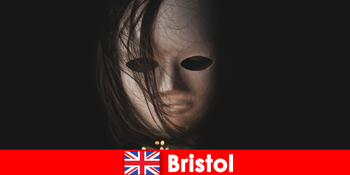 Pengalaman teater di Bristol England melalui muzik komedi Tarian untuk pelancong yang ingin tahu