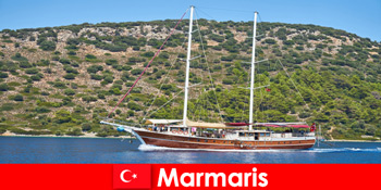 Percutian pelancong muda dengan lawatan bot popular di Marmaris Turki