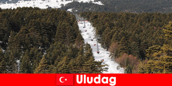 Perjalanan percutian yang popular untuk pemain ski ke Uludag Turki sekarang