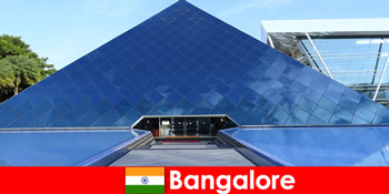 Bangalore India adalah perjalanan utama untuk pelajar kejuruteraan