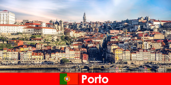 Perjalanan musim bunga ke Porto Portugal untuk pelancong dengan kereta api