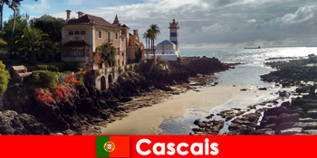 Pelancongan foto berkerumun ke bandar Cascais Portugal yang indah
