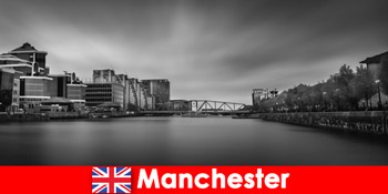 Tawaran perjalanan untuk orang asing ke Manchester England di kawasan kejiranan yang meriah