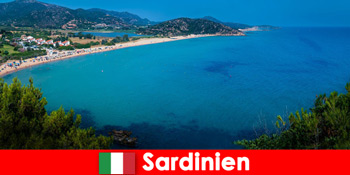 Pantai yang hebat menanti pelancong di Sardinia Itali
