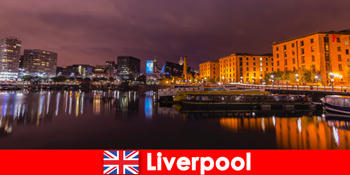 Pelancong meneroka resipi asli di Liverpool England dengan panduan bandar