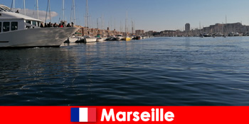 Nikmati masakan Mediterranean yang lazat untuk pelancong betul-betul di pelabuhan Marseille France