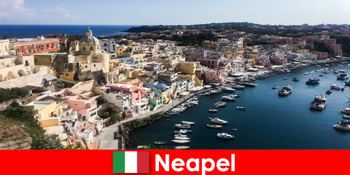Percutian di bandar pantai Naples Itali sentiasa pengalaman