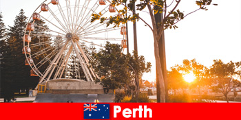 Perjalanan yang menyeronokkan ke Perth Australia dengan permainan yang menyeronokkan dan banyak pertunjukan