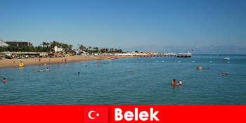 Pantai matahari dan laut untuk orang asing di Belek Turki