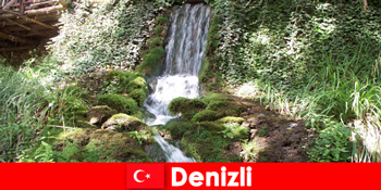Pelancong alam semula jadi melawat tempat unik di Denizli Turki