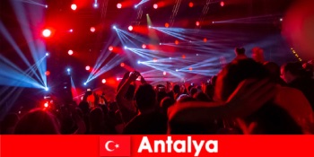Kehidupan malam di Antalya Bersedia untuk berpesta dan temui tempat terbaik
